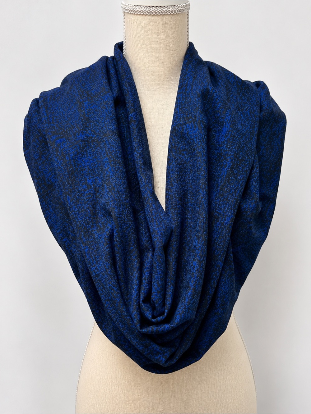 Lululemon Vinyasa Scarf Wrap O/S Blue Black Jacquard Snap Convertible Scarf